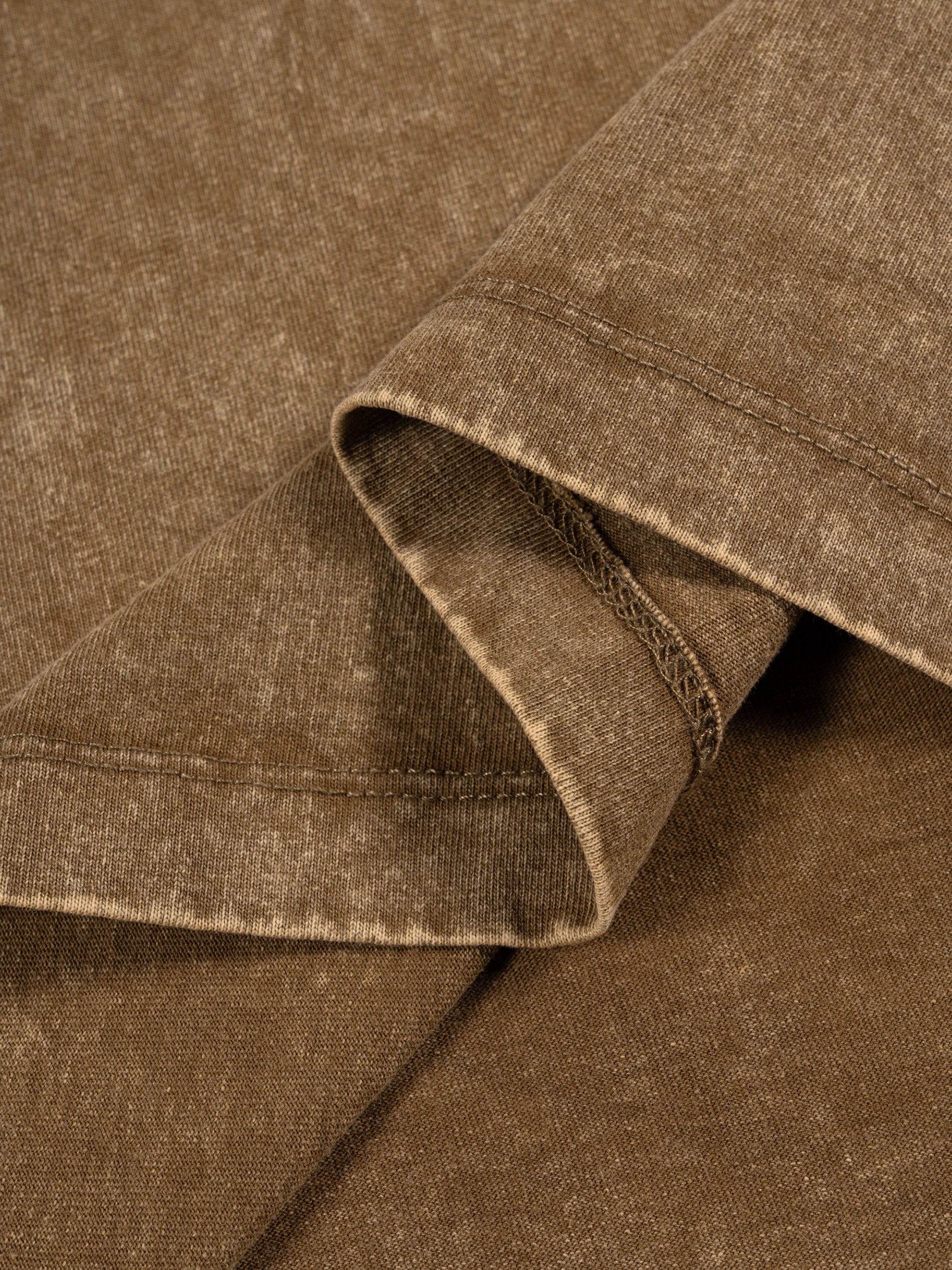 street,t shirt,modern,man