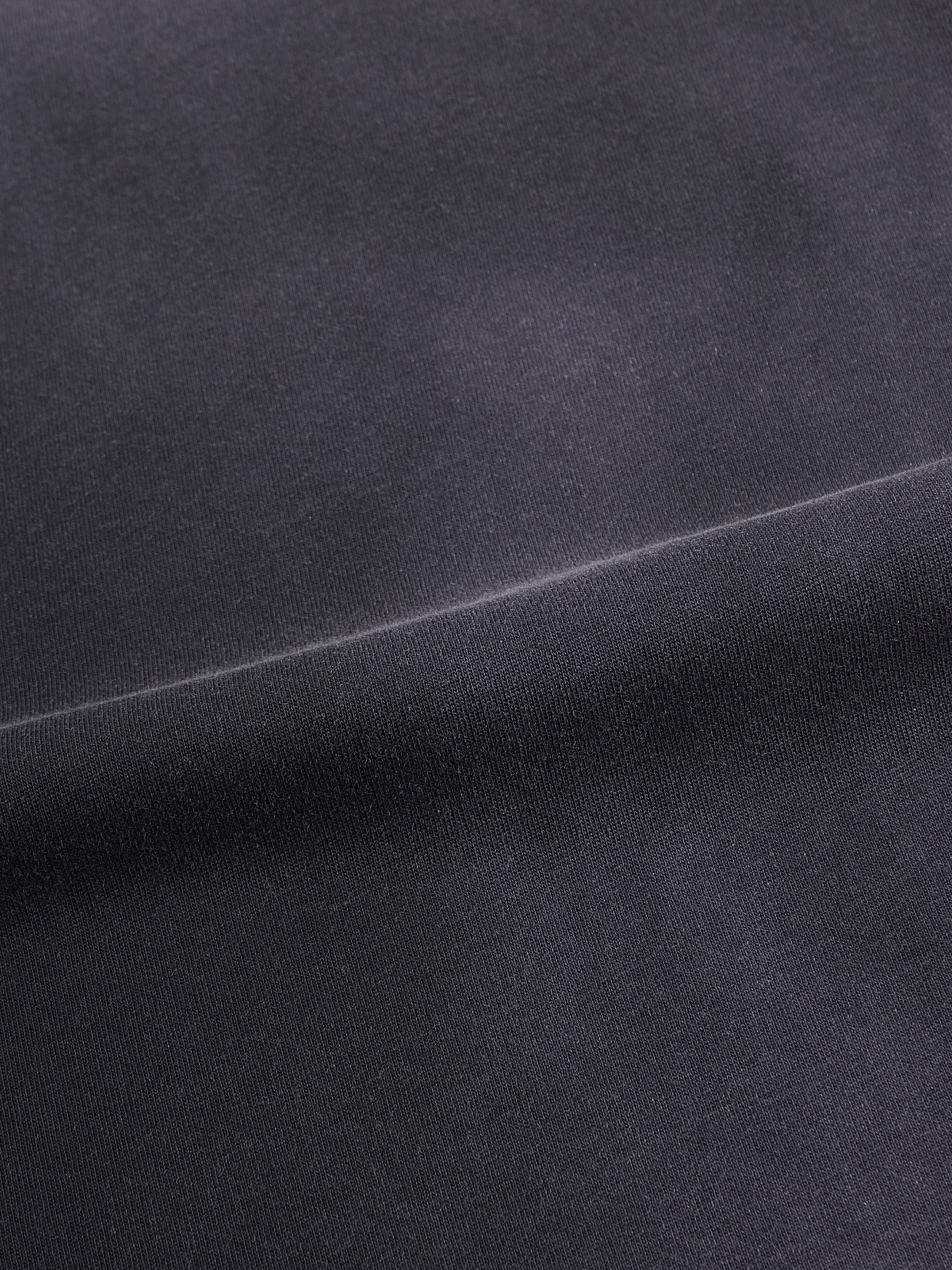 street,t shirt,modern