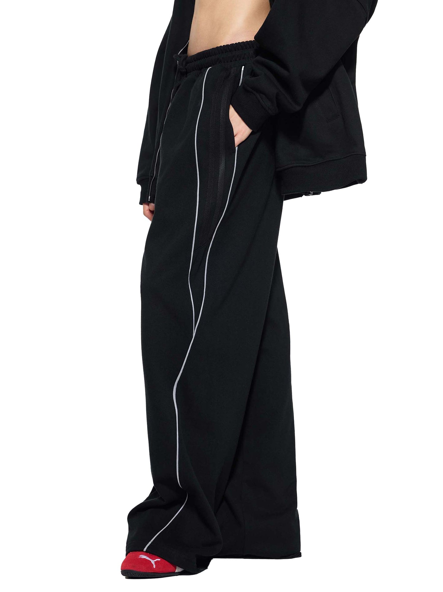 street,modern,sweatpants,man