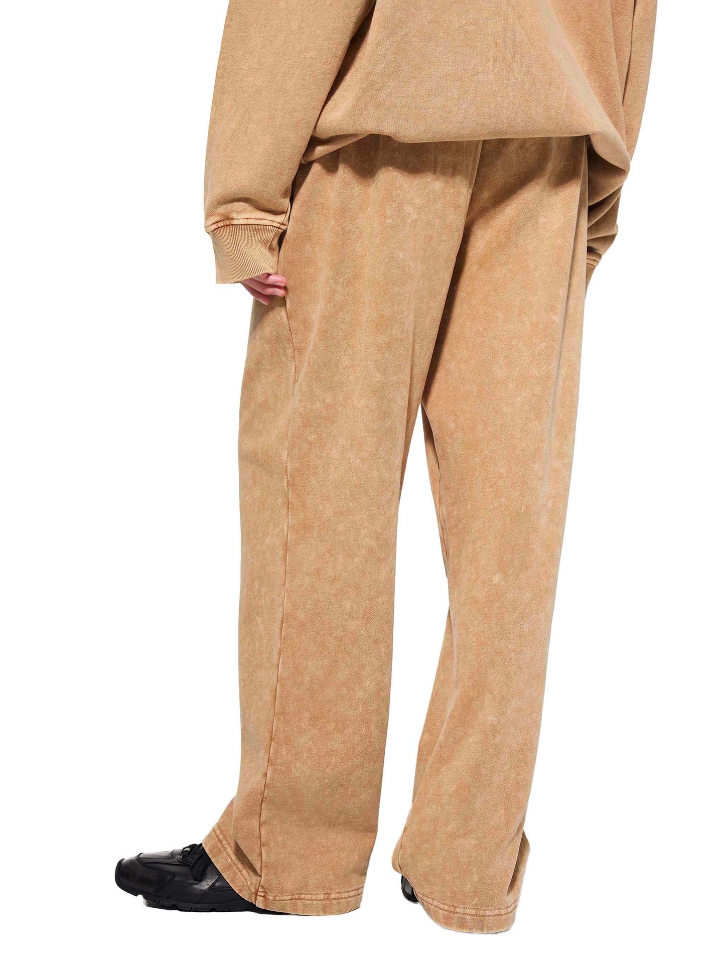 modern,street,sweatpants,man